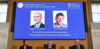 2021-nobelpreis-fuer-chemie-an-deutsche-und-britische-wissenschaftler-verliehen,-die-ein-werkzeug-zum-molekuelaufbau-entwickelt-haben