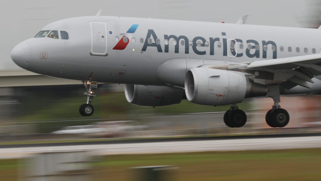 american-airlines-sagt-weitere-700-fluege-am-wochenende-ab,-das-von-stornierungen-geplagt-wurde