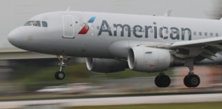 american-airlines-sagt-weitere-700-fluege-am-wochenende-ab,-das-von-stornierungen-geplagt-wurde