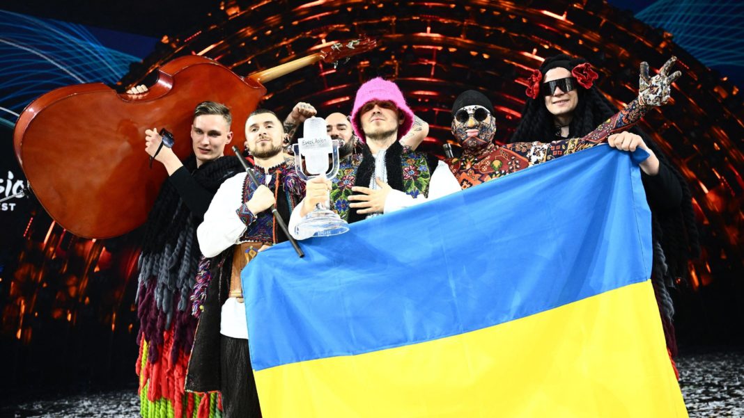 fotos:-das-kalush-orchestra-aus-der-ukraine-feiert-den-eurovision-sieg