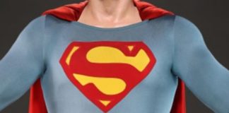 christopher-reeves-ikonisches-„superman“-outfit-soll-bei-einer-auktion-viel-geld-einbringen