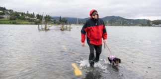evakuierung-fuer-das-mit-prominenten-gefuellte-montecito-angeordnet,-da-kalifornien-mit-historischen-ueberschwemmungen-konfrontiert-ist
